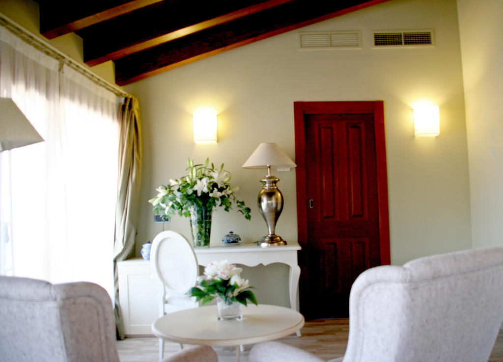 Hotel Castillo De Alquezar Room photo