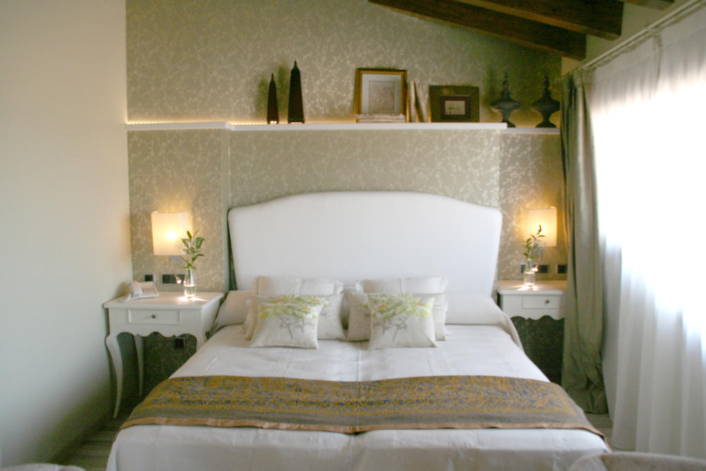 Hotel Castillo De Alquezar Room photo
