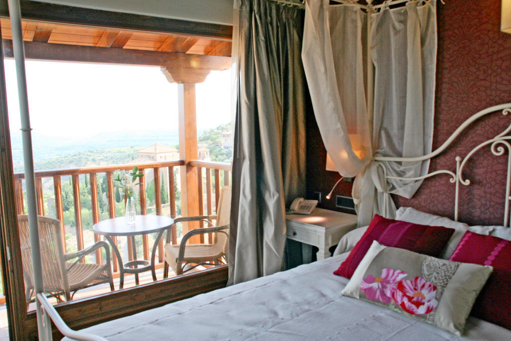 Hotel Castillo De Alquezar Room photo